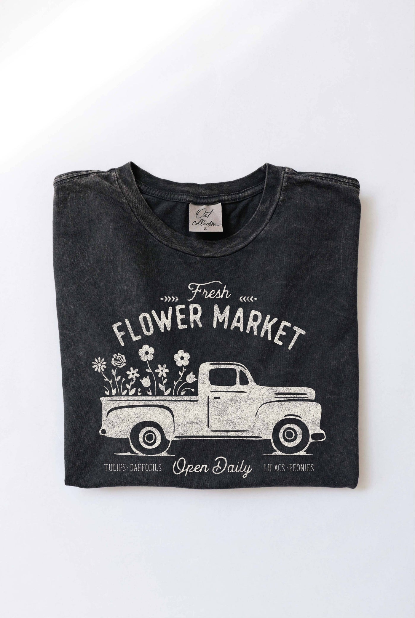 FRESH FLOWER MARKET Mineral Washed Graphic Top